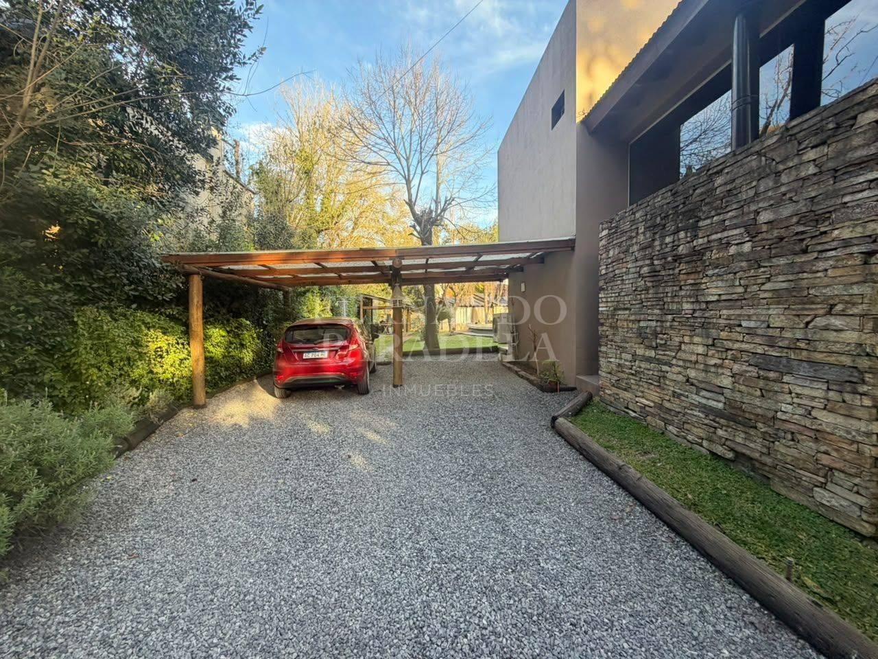 Foto de Casa de 4 amb en venta en Parque Leloir, imagen 1