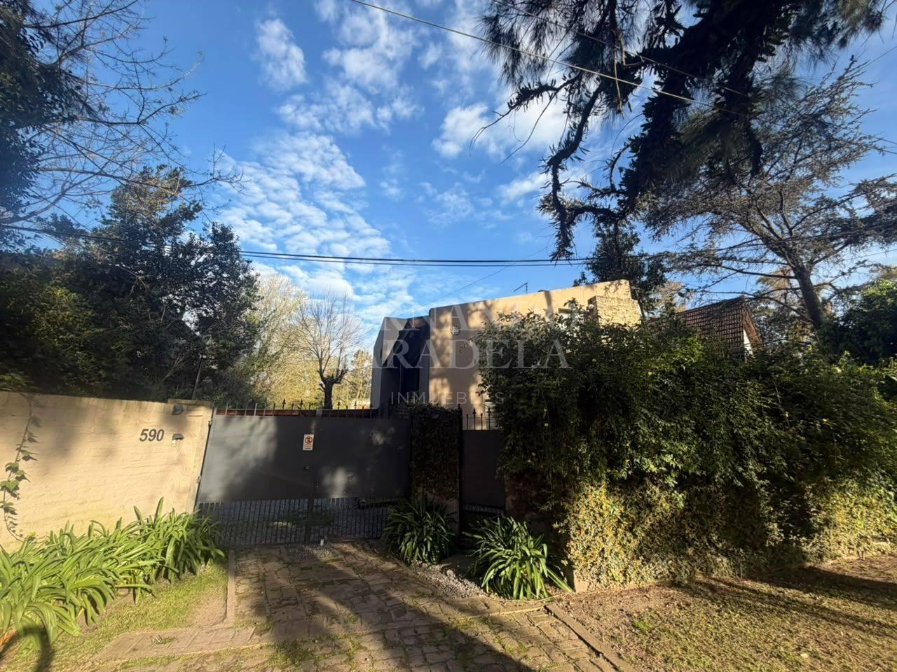 Foto de Casa de 4 amb en venta en Parque Leloir, imagen 3