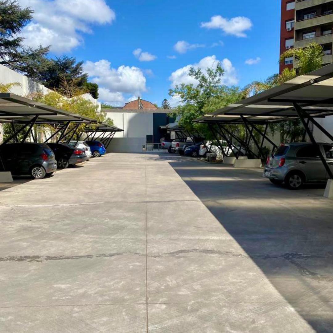 VENTA COCHERA Techada - Ingreso portón automatico! Entrega Inmediata - Sobre Avenida - TEMPERLEY