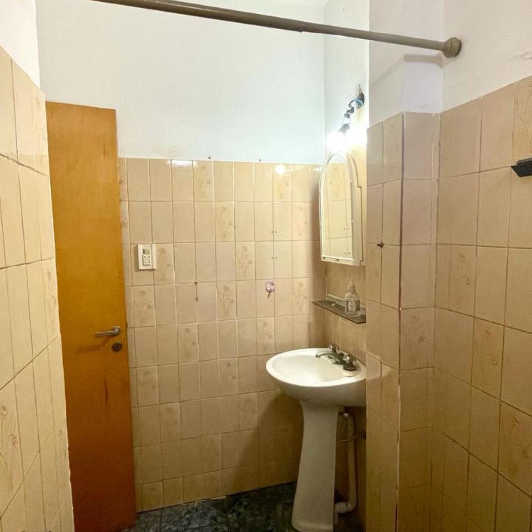 Foto de PH 3 AMBIENTES EN VENTA - EXCELENTE UBICACIÓN -SIN EXPENSAS - L.ZAMORA, imagen 3