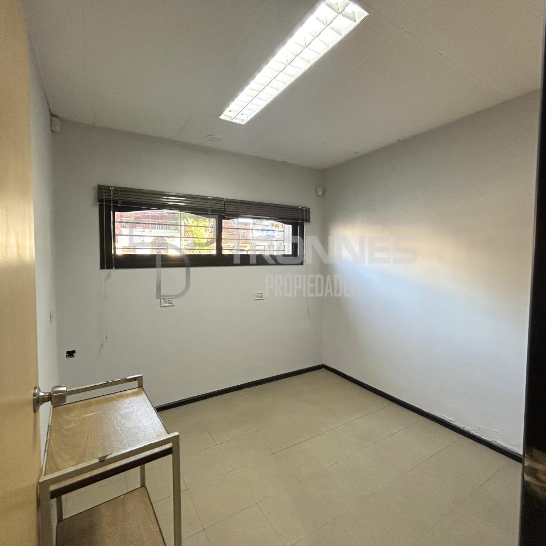 Foto de ALQUILER CASA 6 AMBIENTES SOBRE AVENIDA ALSINA - COMERCIAL O, imagen 5