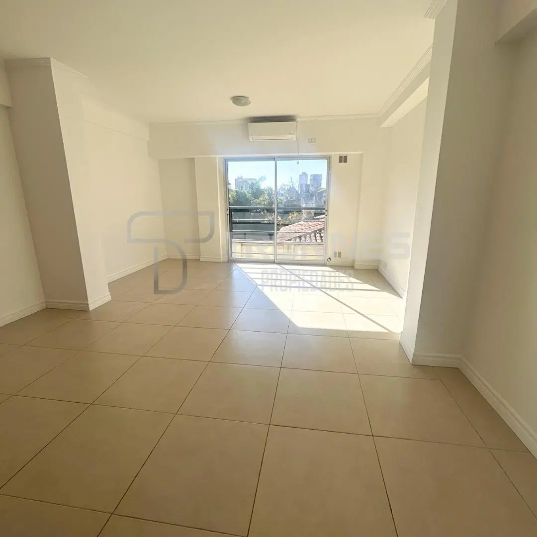 ALQUILER MONOAMBIENTE DE 40 M2 CON COCHERA DESCUBIERTA - LANÚS OESTE A POCAS CUADRAS ESTACIÓN 2