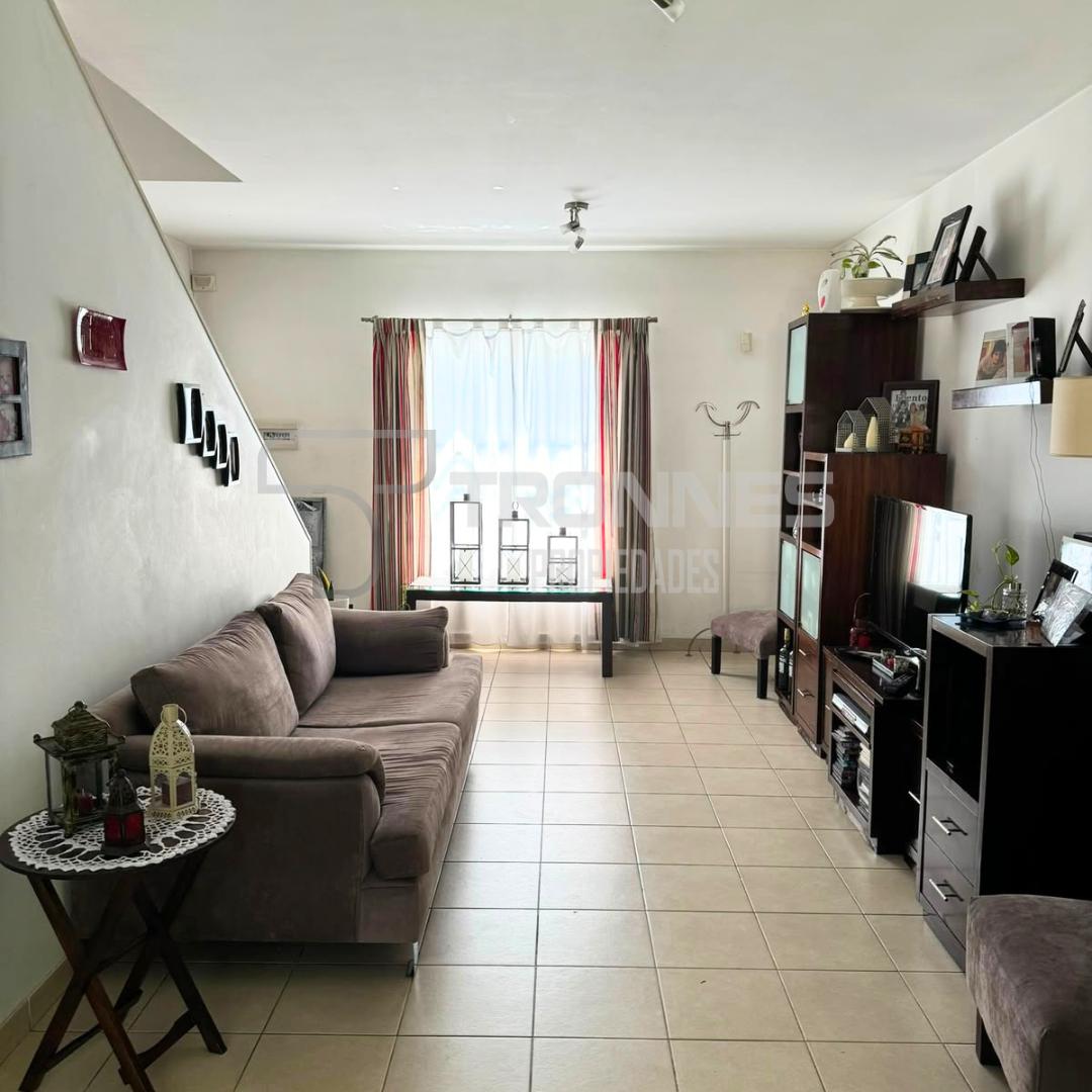 Foto de VENTA TRIPLEX 3 AMBIENTES CON FONDO Y COCHERA - LOMAS DE ZAMORA OESTE, imagen 4