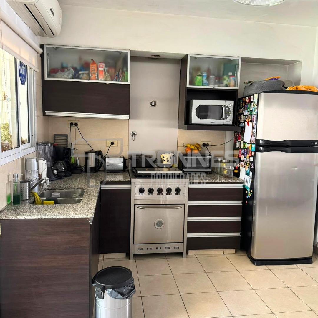 Foto de VENTA TRIPLEX 3 AMBIENTES CON FONDO Y COCHERA - LOMAS DE ZAMORA OESTE, imagen 5