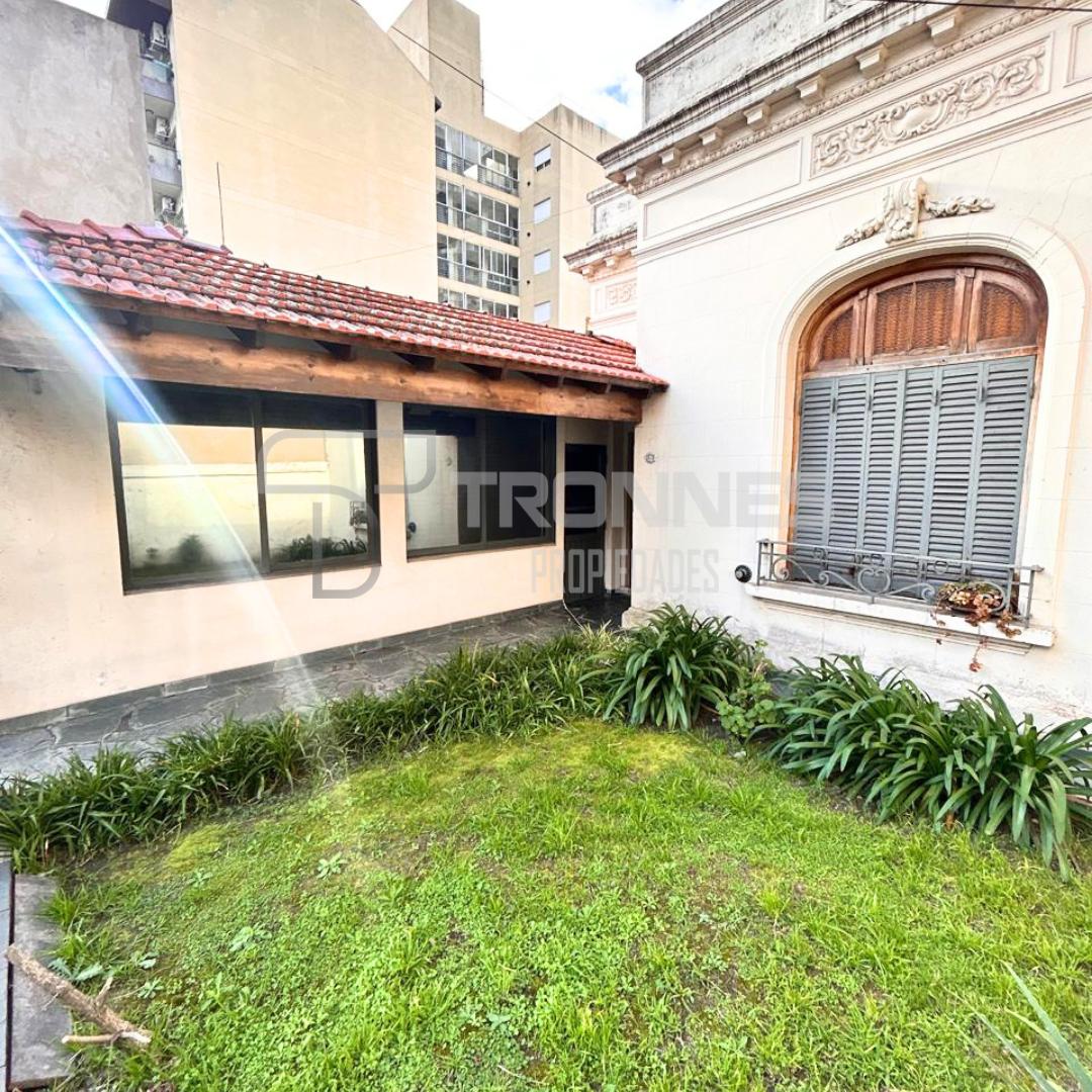 Foto de Venta Casa 4 Ambientes con Garaje + Depto 2 Ambientes fondo, imagen 2
