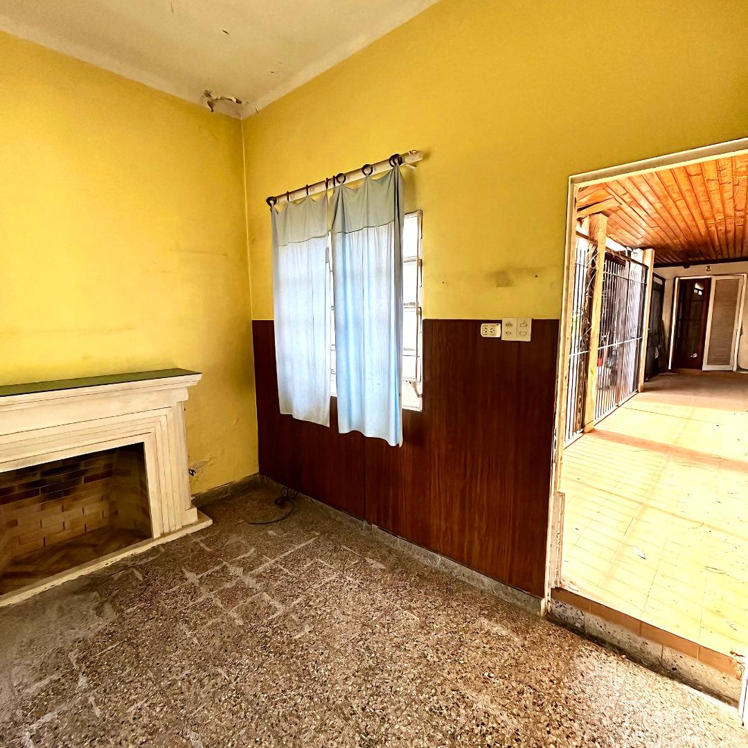 Foto de VENTA CASA 3/4 AMBIENTES CON COCHERA, QUINCHO Y GRAN PARQUE | TEMPERLEY, imagen 4