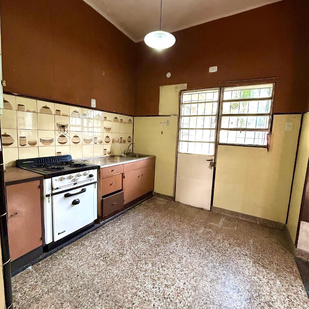 Foto de VENTA CASA 3/4 AMBIENTES CON COCHERA, QUINCHO Y GRAN PARQUE | TEMPERLEY, imagen 2
