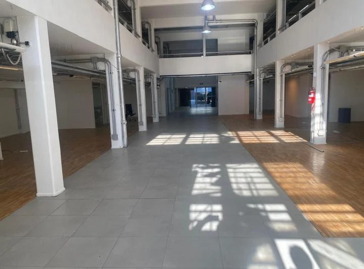 Foto de EDIFICIO DE OFICINAS HABILITADO, EN BLOCK, 1.960 M2, imagen 4