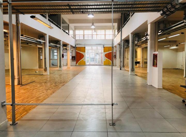 Foto de EDIFICIO DE OFICINAS HABILITADO, EN BLOCK, 1.960 M2, imagen 3