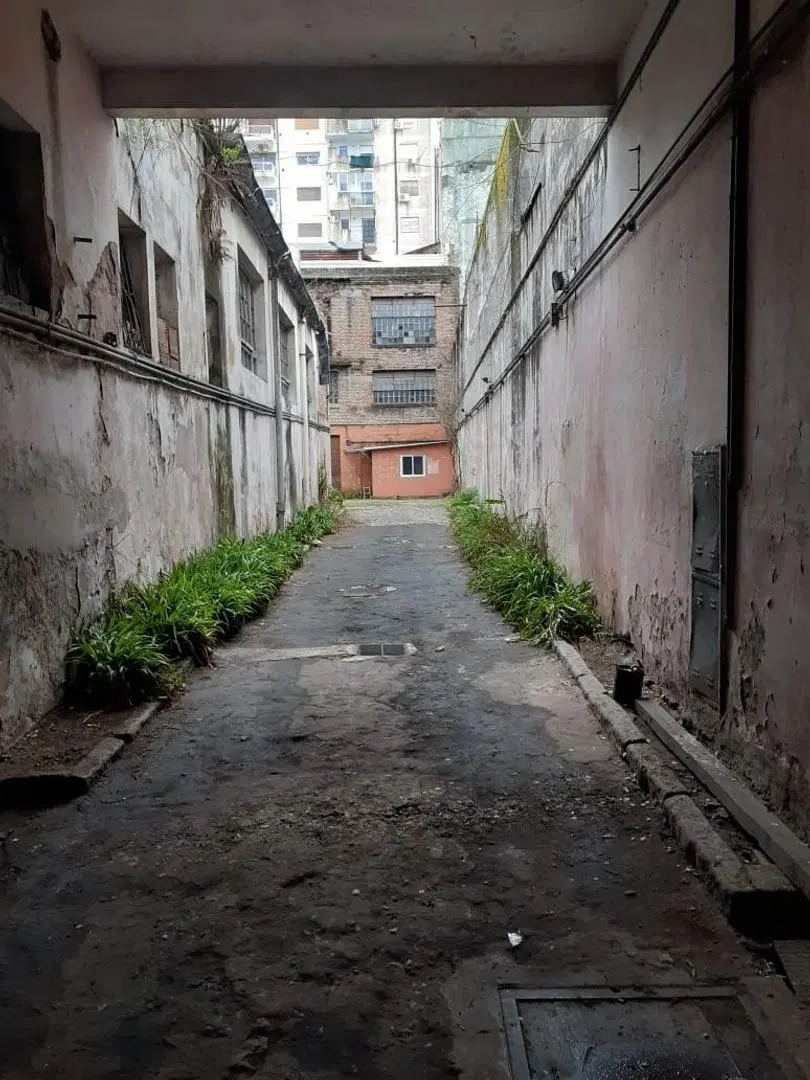 LOCAL - GALPON - 1700 M2 - VENEZUELA 2587 4