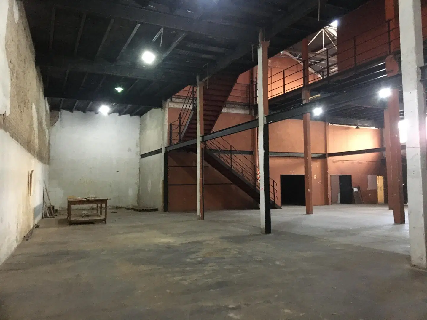 GALPON - DEPOSITO 1700 M2 VENEZUELA 2587 4
