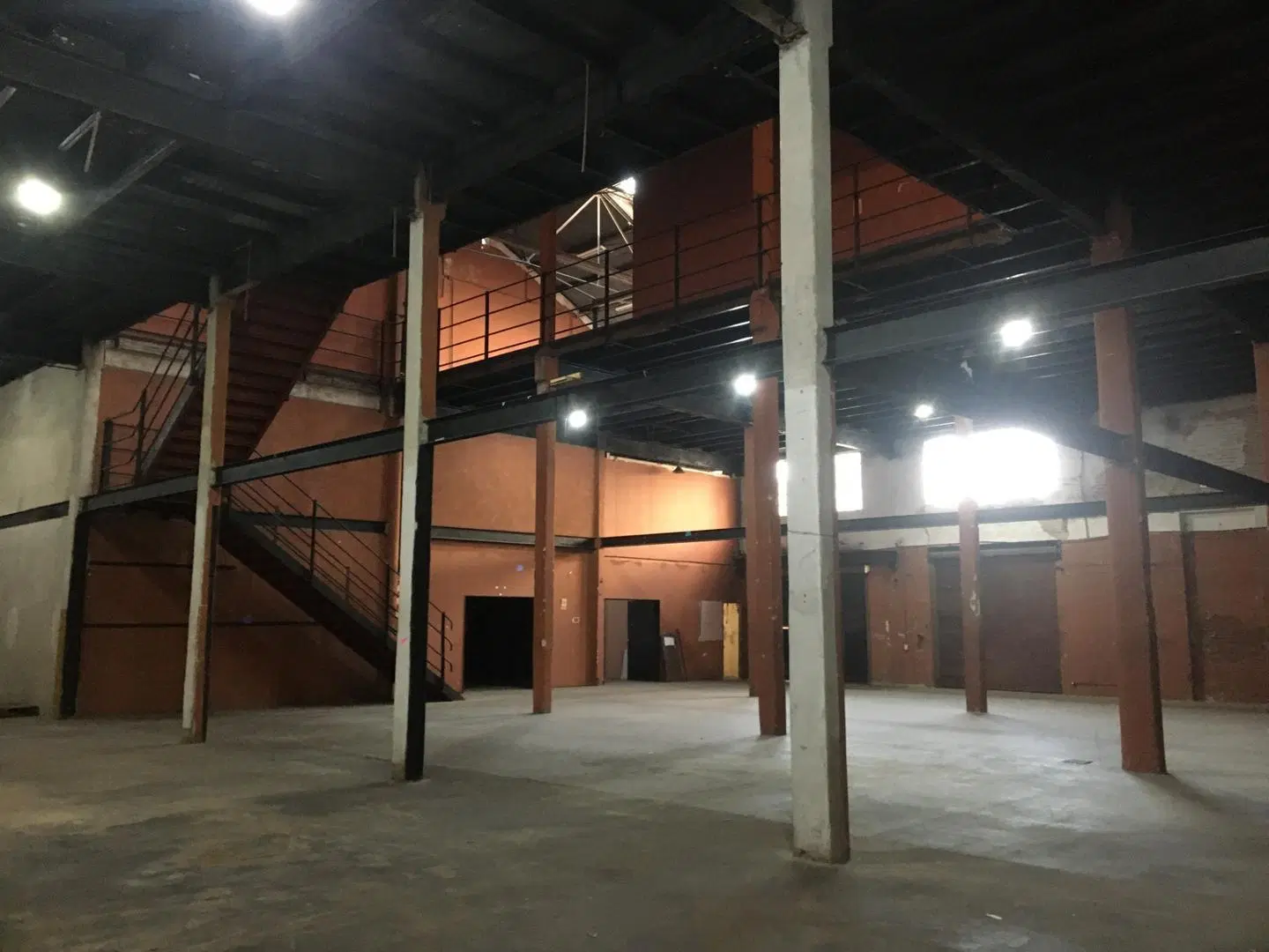 GALPON - DEPOSITO 1700 M2 VENEZUELA 2587 4