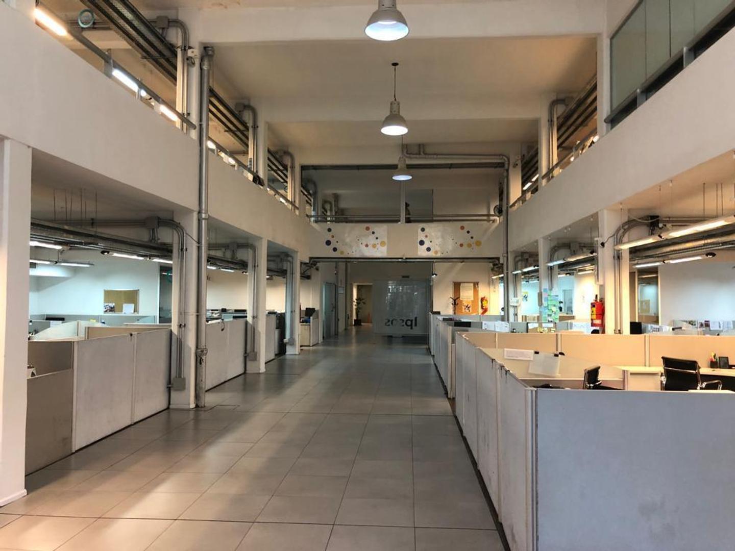 Foto de EDIFICIO DE OFICINAS EN BLOCK 1960 m², imagen 4