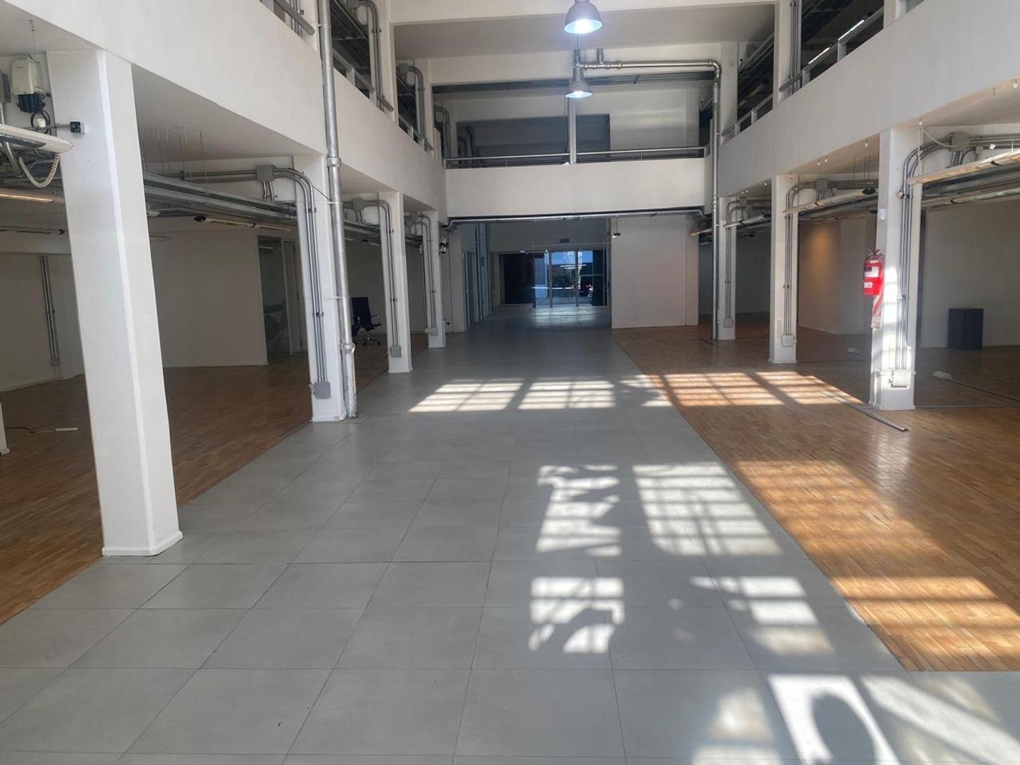 Foto de EDIFICIO DE OFICINAS EN BLOCK 1960 m², imagen 1