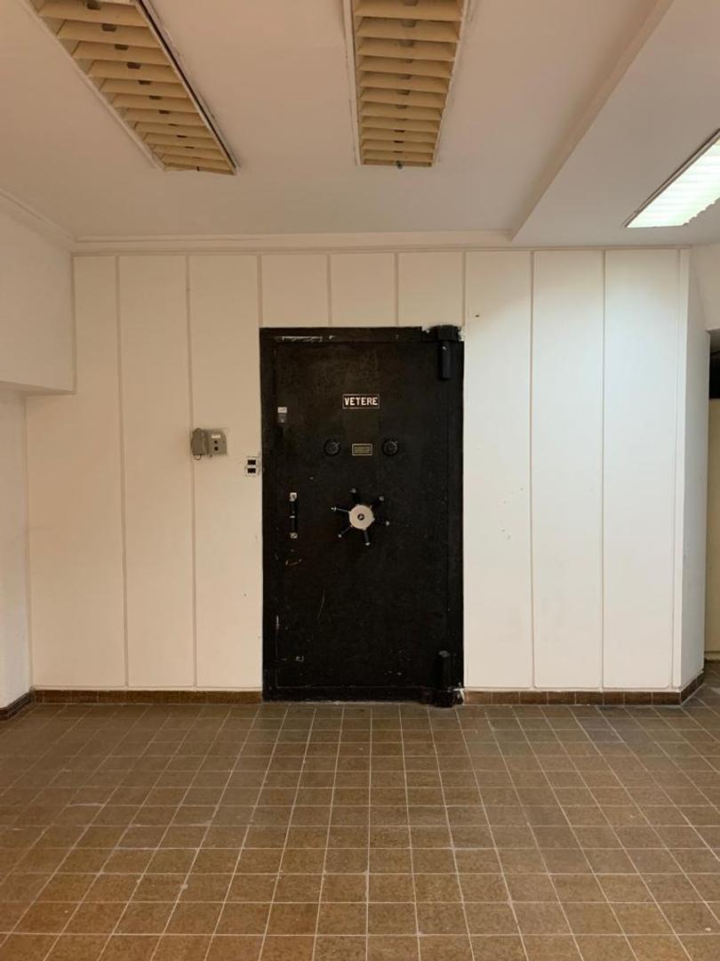 Foto de 821 m2 LOCAL COMERCIAL- RECONQUISTA 557, imagen 1