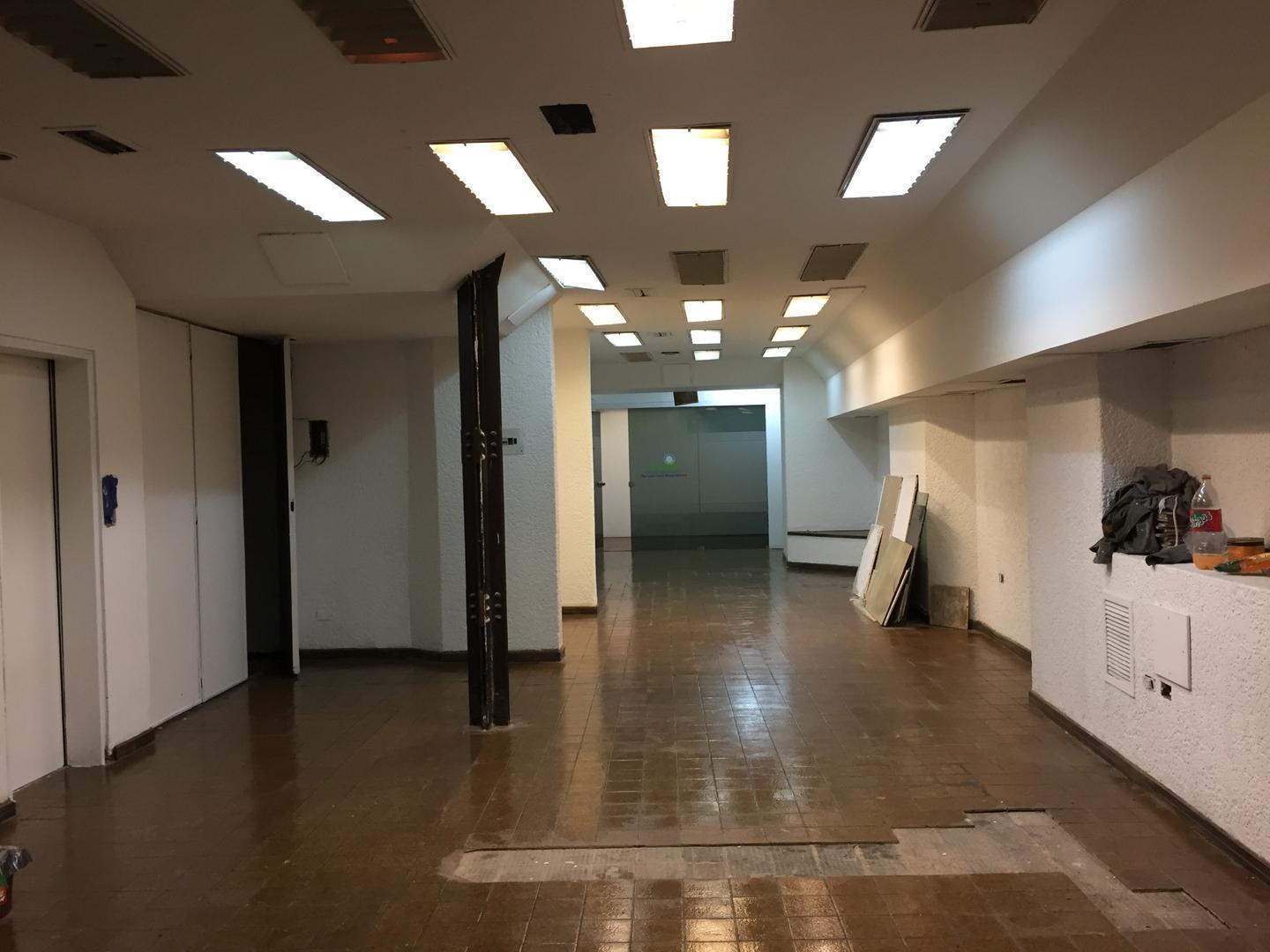 Foto de 821 m2 LOCAL COMERCIAL- RECONQUISTA 557, imagen 2