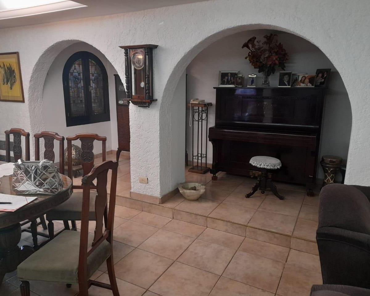 Casa 4 Dorm., 5 Baños, Cochera, Piscina y Quincho 5
