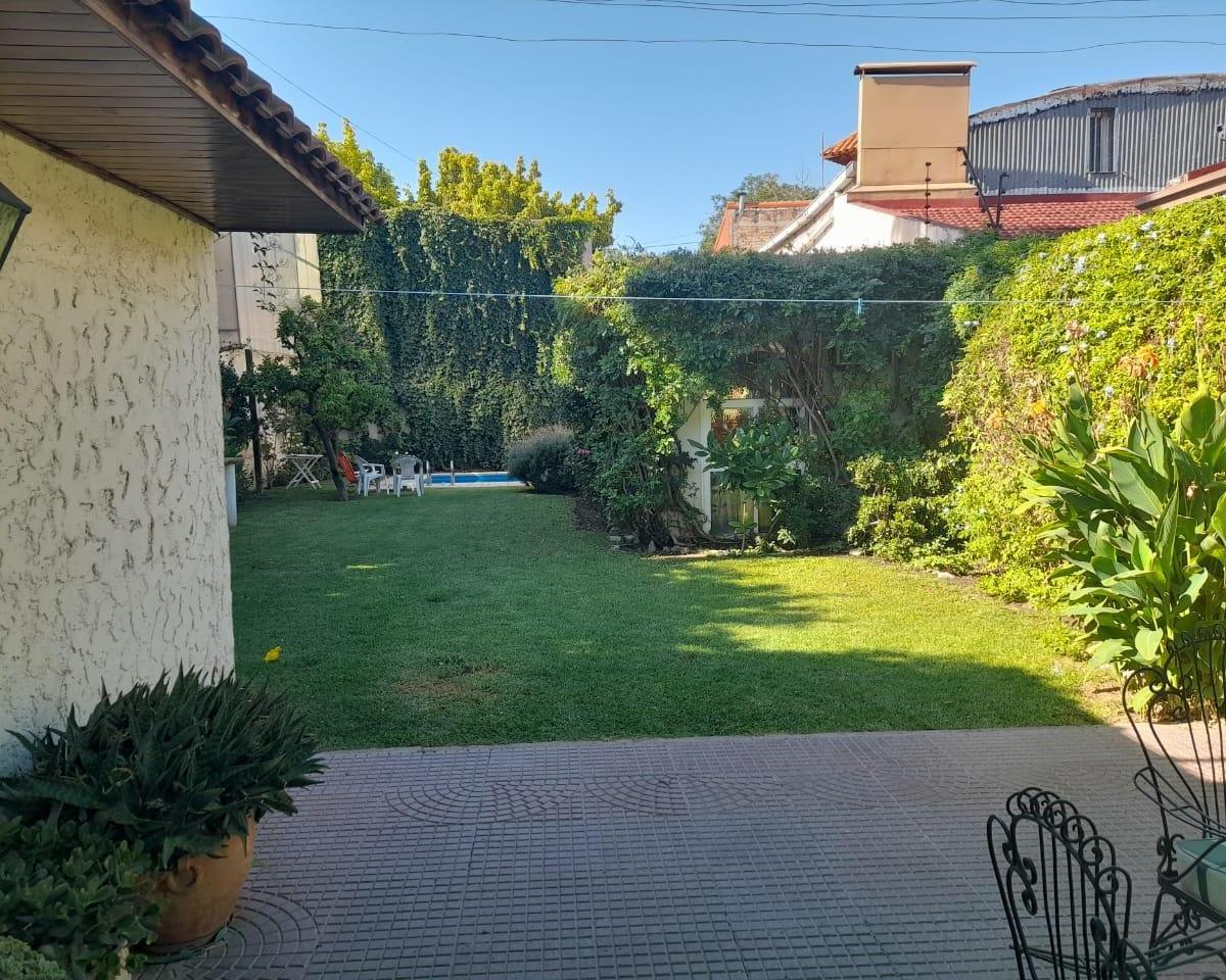 Casa 4 Dorm., 5 Baños, Cochera, Piscina y Quincho 2