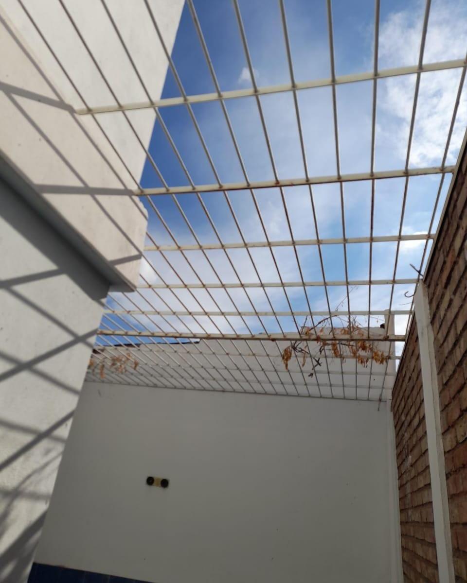 Casa 4 Dorm. con Cochera 5
