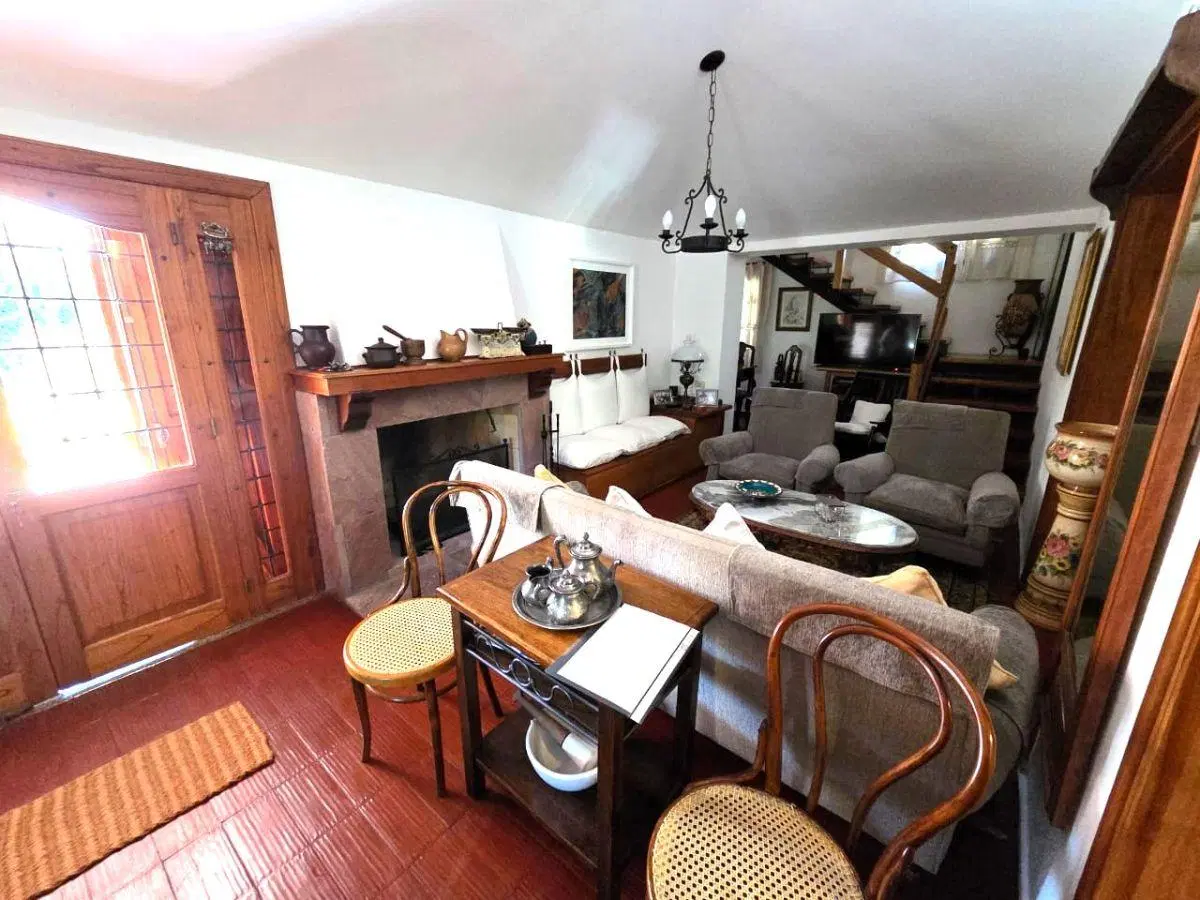 Venta Casa Categoría en pleno centro Chacras de Coria 5