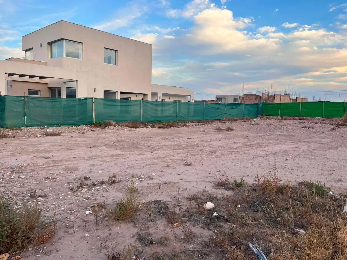 Terreno de 500 m2 en venta en La Quebrada 8