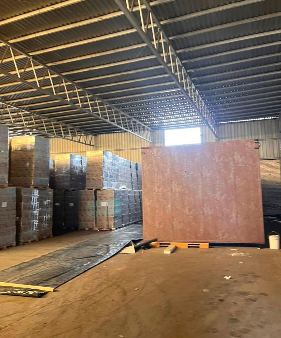 Foto de Galpon de 1000 m² en alquiler en Luzuriaga, imagen 5