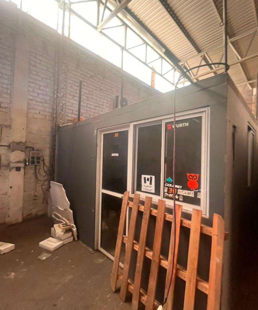 Foto de Galpon de 1000 m² en alquiler en Luzuriaga, imagen 4