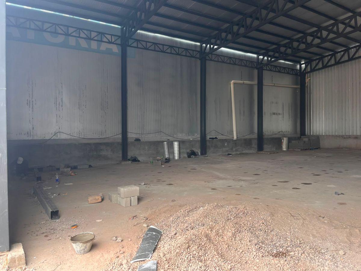 Foto de Galpon de 600 m² en alquiler en Luzuriaga, imagen 3