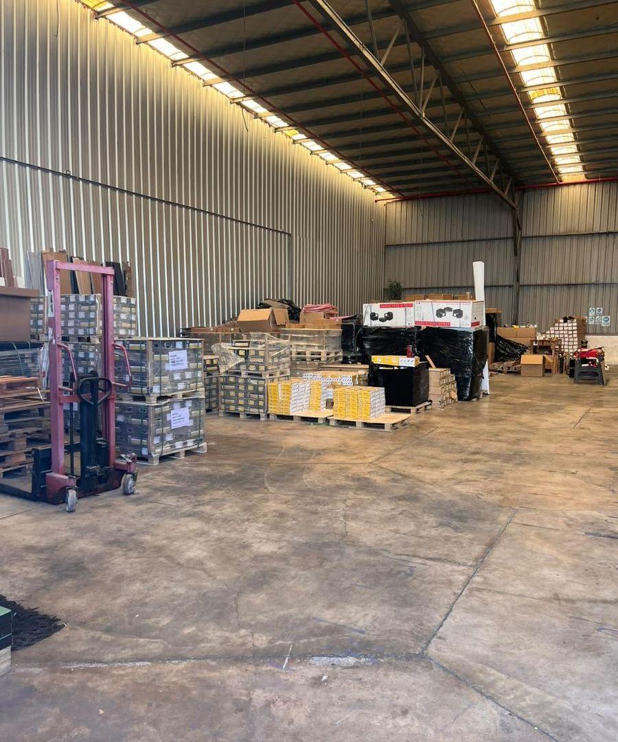 Foto de Galpon de 700 m² en alquiler en Luzuriaga, imagen 5