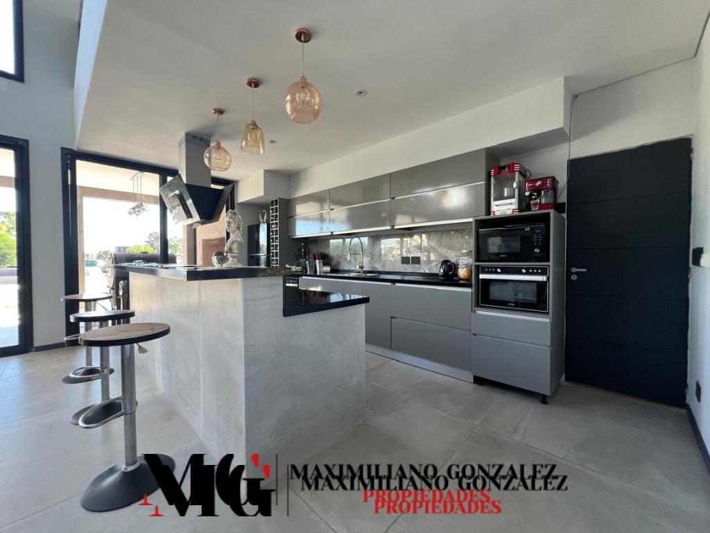 Casa en Venta, 10 Ambientes. Terralagos, Canning. 2