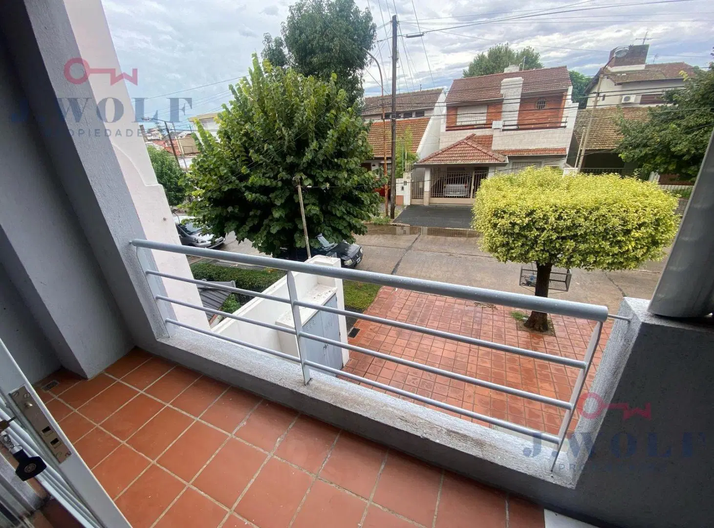 Departamento de dos ambientes con balcón al frente y cochera  en San Andrés 3