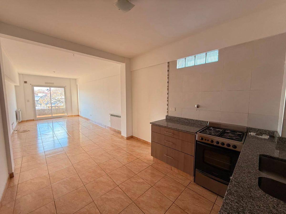 Foto de VENTA DEPARTAMENTO 3 AMBIENTES COCHERA FIJA VILLA ORTUZAR, imagen 1