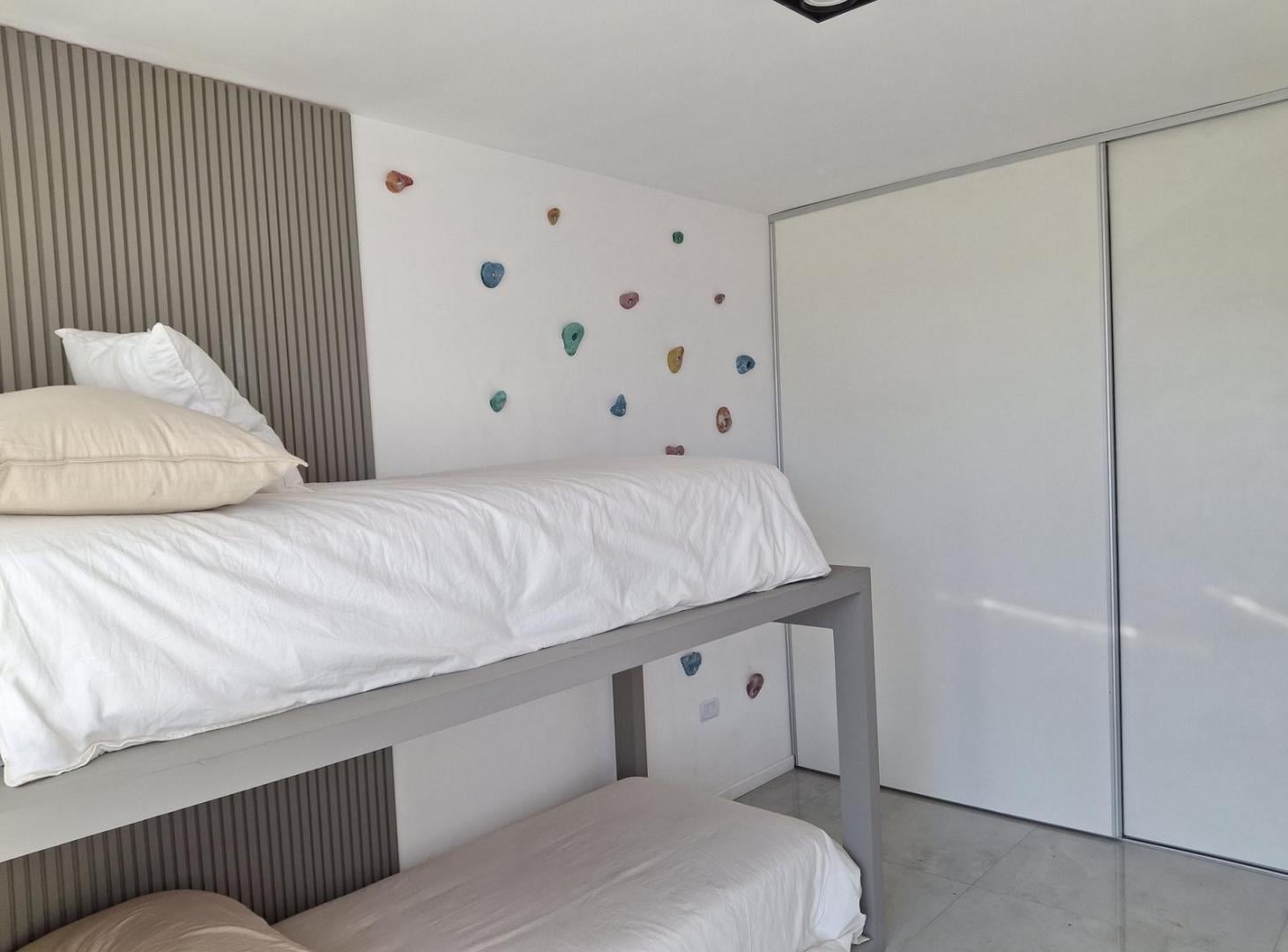 Casa Triplex Venta 4 Ambientes a Estrenar con Jardín Cochera en Sunny Tigre en Rincón del Milberg
