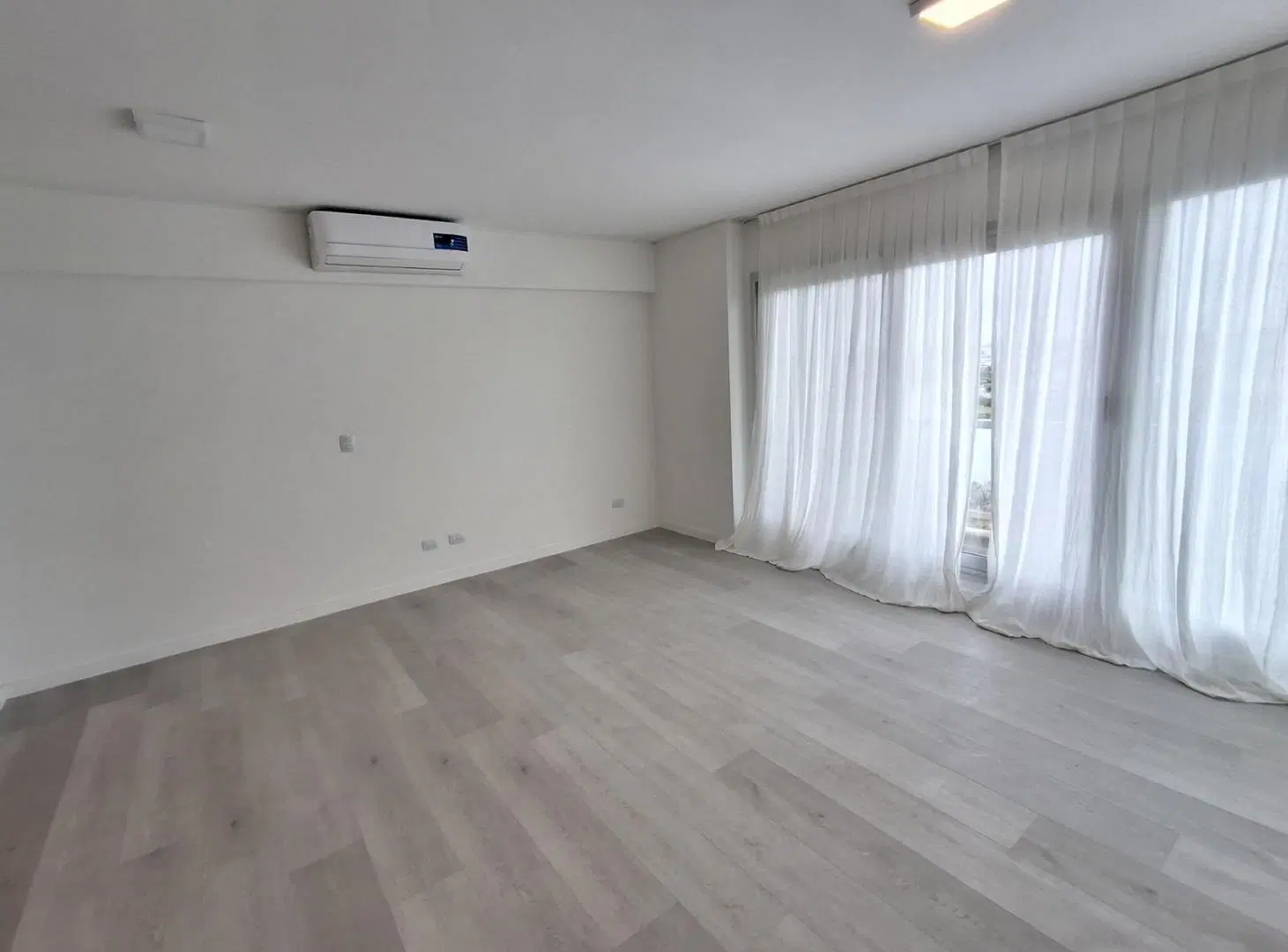 VENTA DEPARTAMENTO MONOAMBIENTE A ESTRENAR, REMEROS BEACH SKI 1, PISO 14, COCHERA, BALCON, FINANC 2