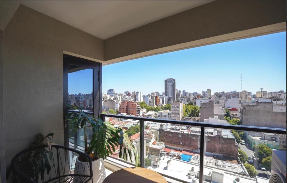 Foto de VENTA DEPARTAMENTO 2 AMBIENTES A ESTRENAR, ABASTO, BALCON, BAJAS, imagen 1