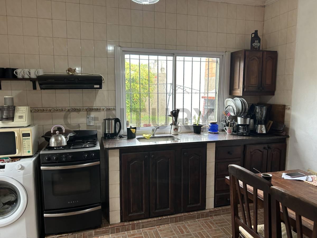 CASA EN VENTA 4 DORMITORIOS 46 Y 135