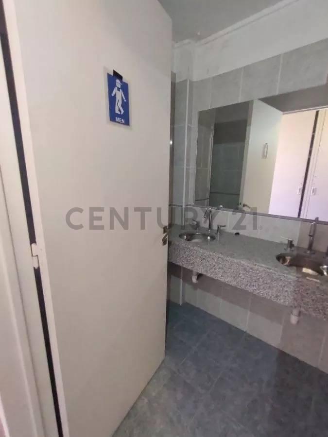 Excelente Local Comercial Ubicado en Diag. 73 y 48 3