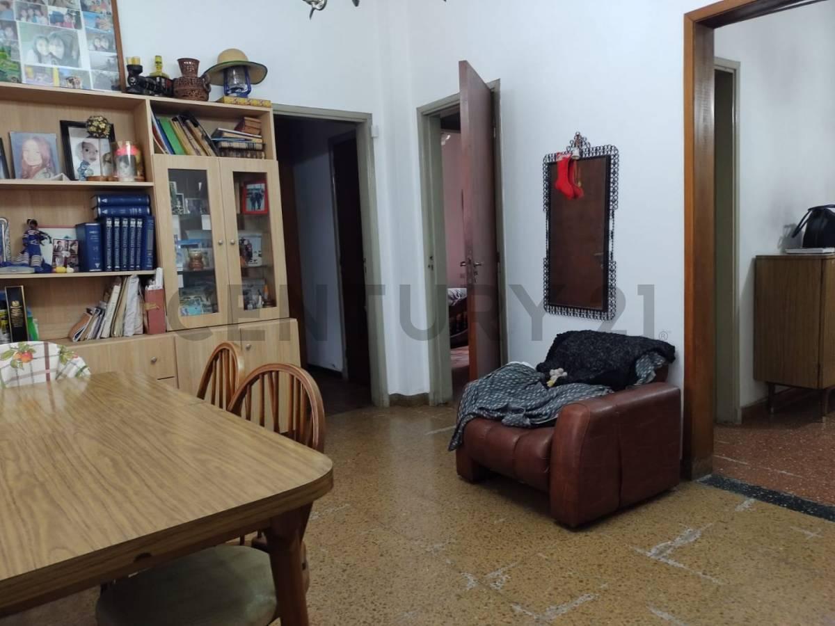 Venta casa 2 dormitorios en 122 casi 38