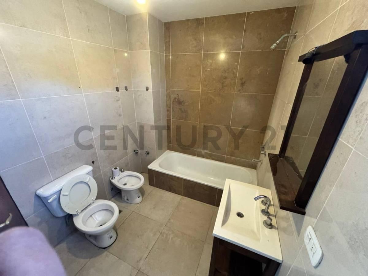 Foto de VENTA CASA DE 3 DORMITORIOS 133 Y 518, imagen 5