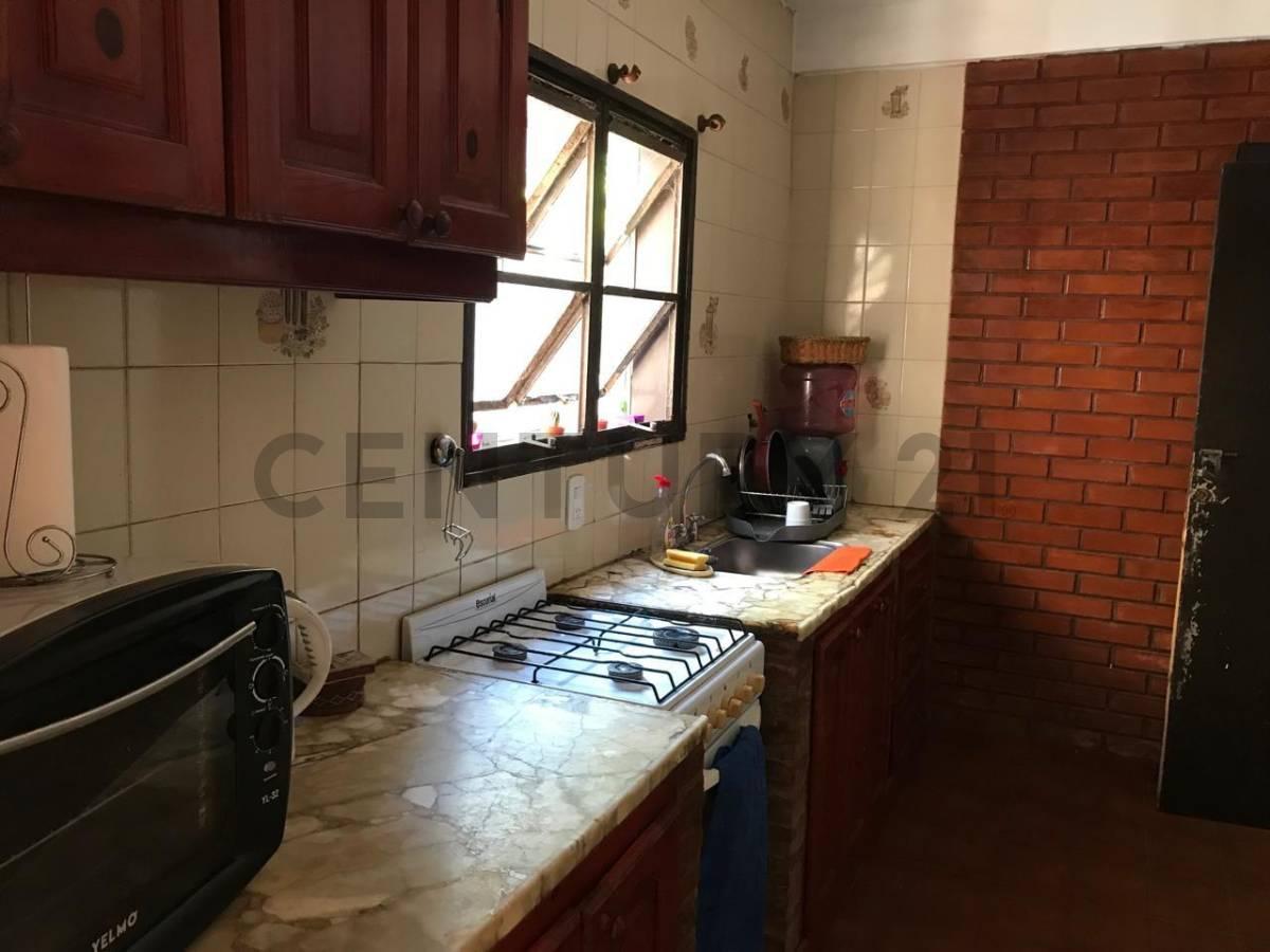 Casa en Venta de 4 Habitaciones en Villa Elisa 3