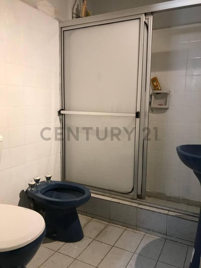 Casa en Venta de 4 Habitaciones en Villa Elisa 1