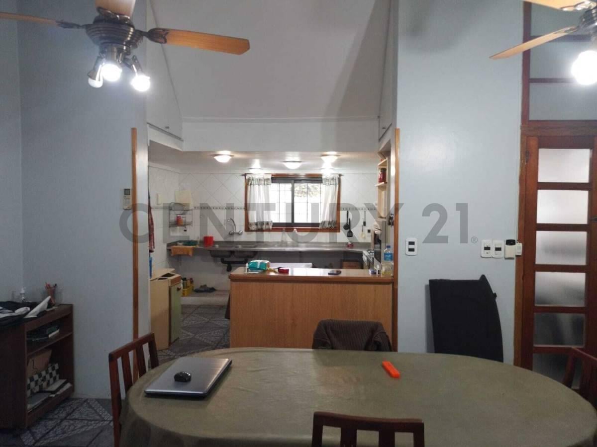 PH EN VENTA ,AL FRENTE ,3 DORMITORIOS ,SIN EXPENSAS