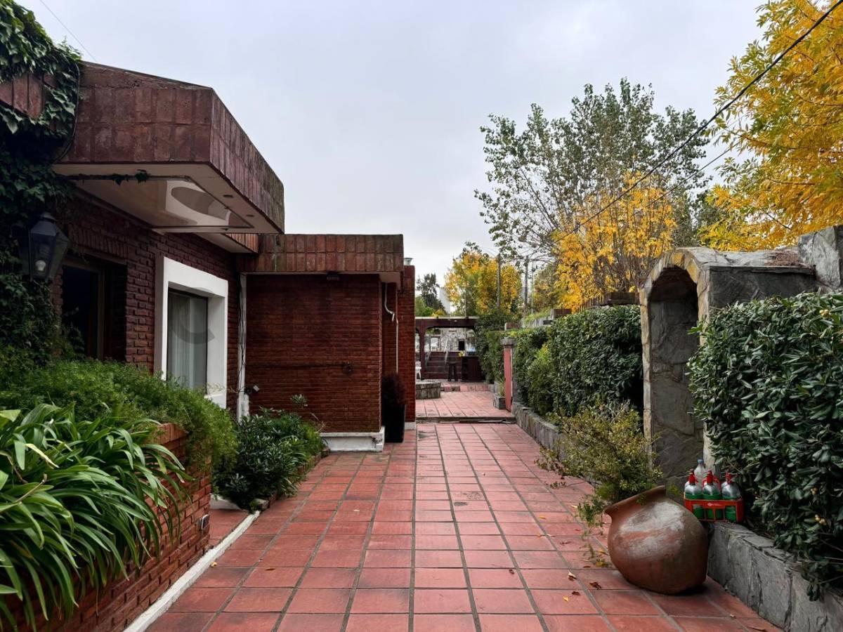 Casa en venta  4 dormitorios. Villa Del Plata