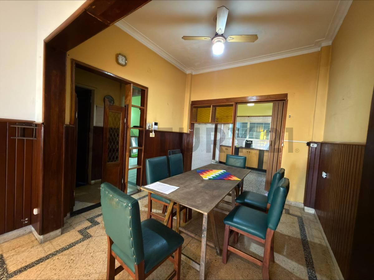 Ph en venta de 2 dormitorios con entrada independiente y cochera. La Plata