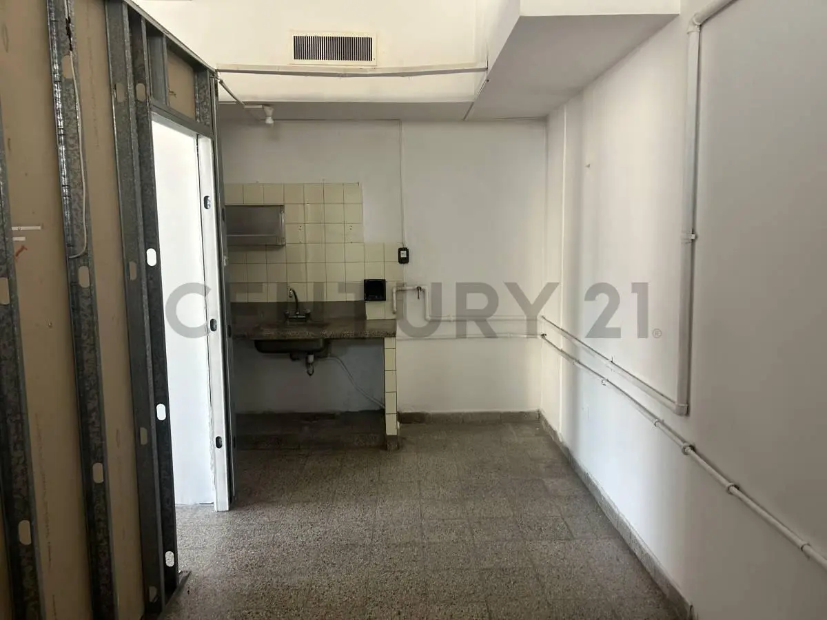 ALQUILER LOCAL COMERCIAL 44 ESQ 139 5