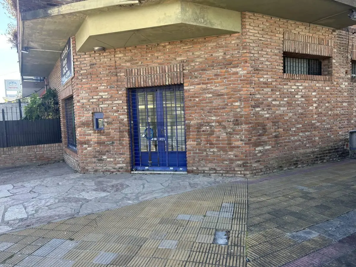 ALQUILER LOCAL COMERCIAL 44 ESQ 139 3