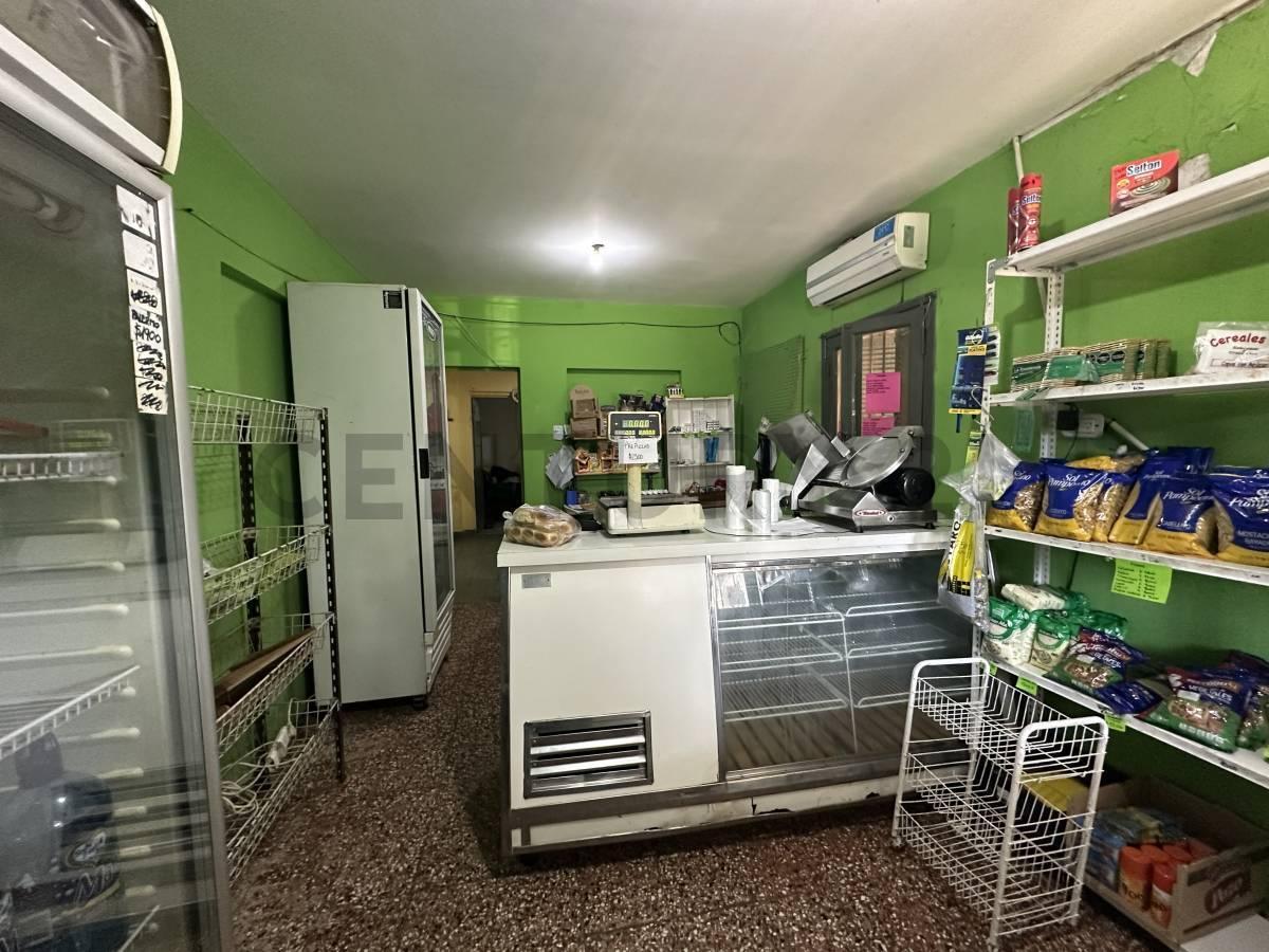 Foto de CASA EN VENTA DE 3 DORMITORIOS CON LOTE DE 600M2, 141 ENTRE 526 y 527, imagen 4
