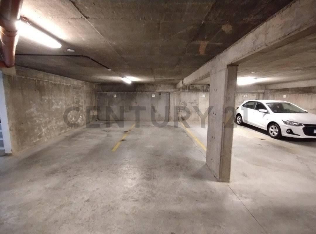 12 entre 42 y 43 - COCHERA CUBIERTA EN VENTA LA PLATA