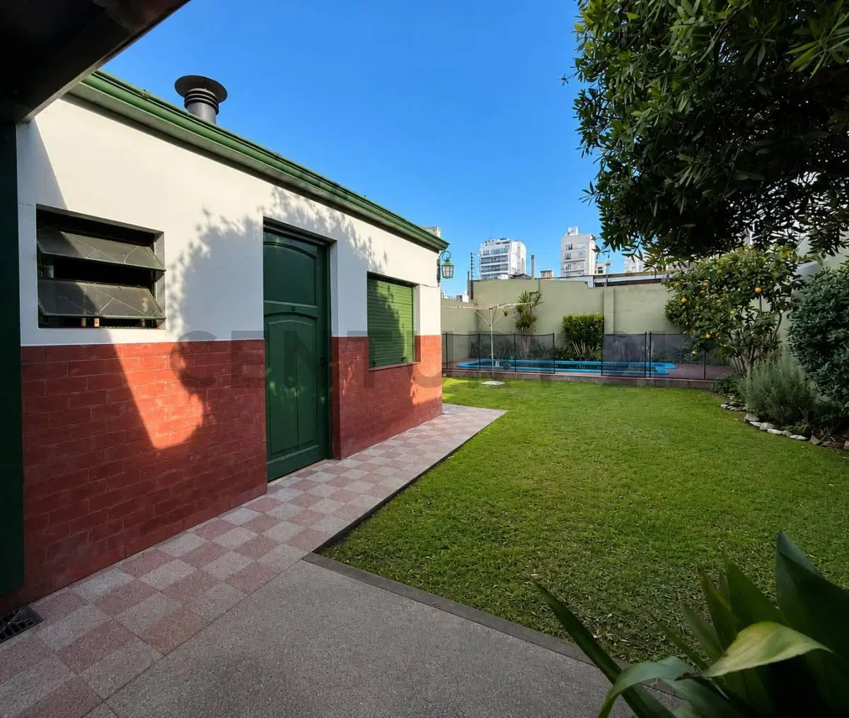 17 Y 41 - CASA A LA VENTA DE 2 DORMITORIOS Y PILETA 3