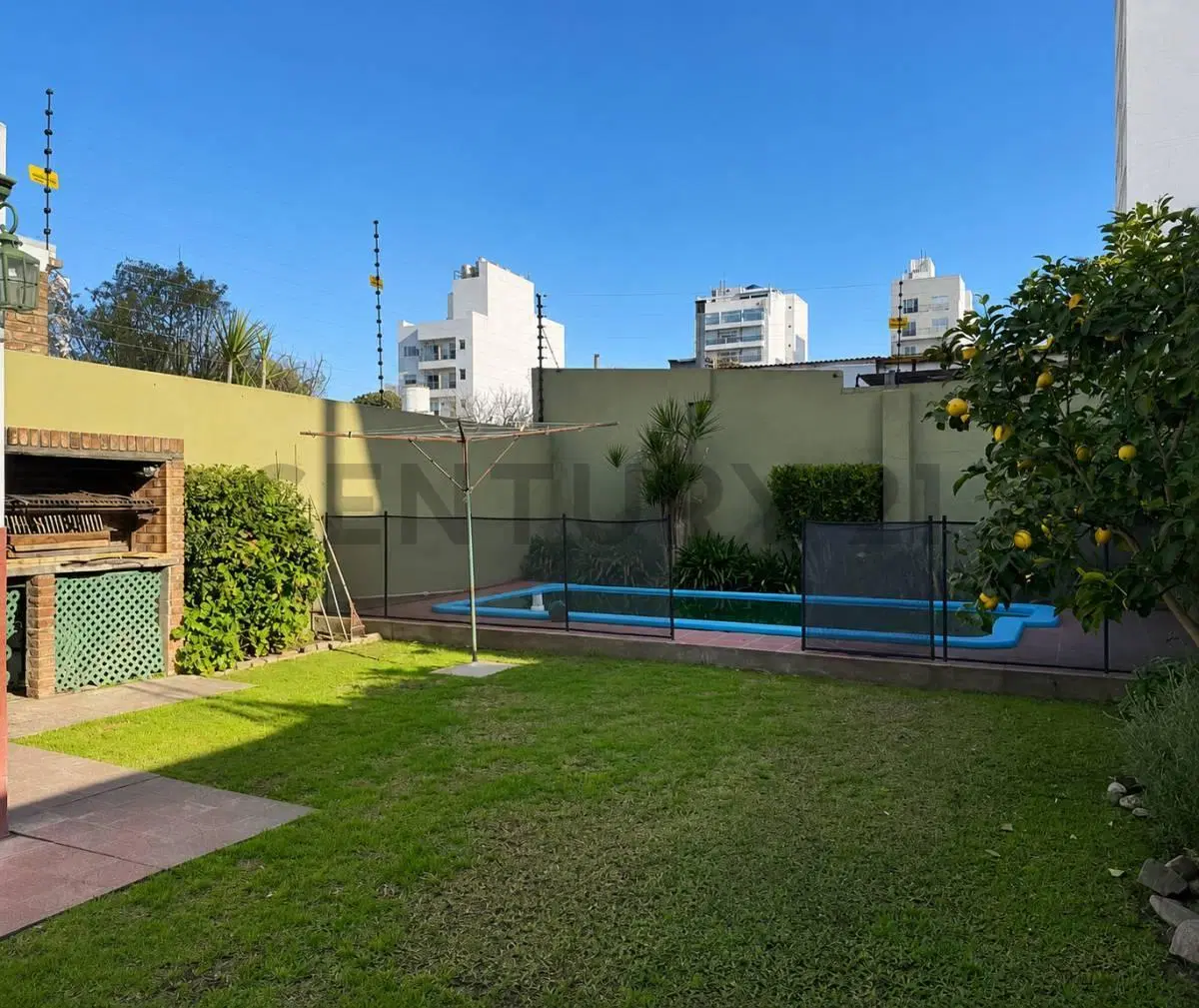 17 Y 41 - CASA A LA VENTA DE 2 DORMITORIOS Y PILETA 8